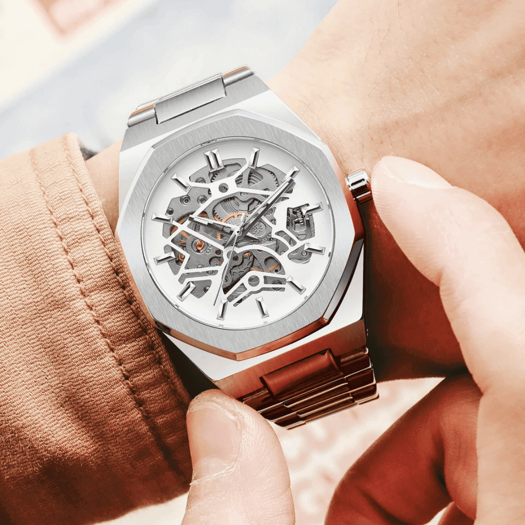 Relógio Vartelli Skeleton VA001 prata neve no pulso masculino